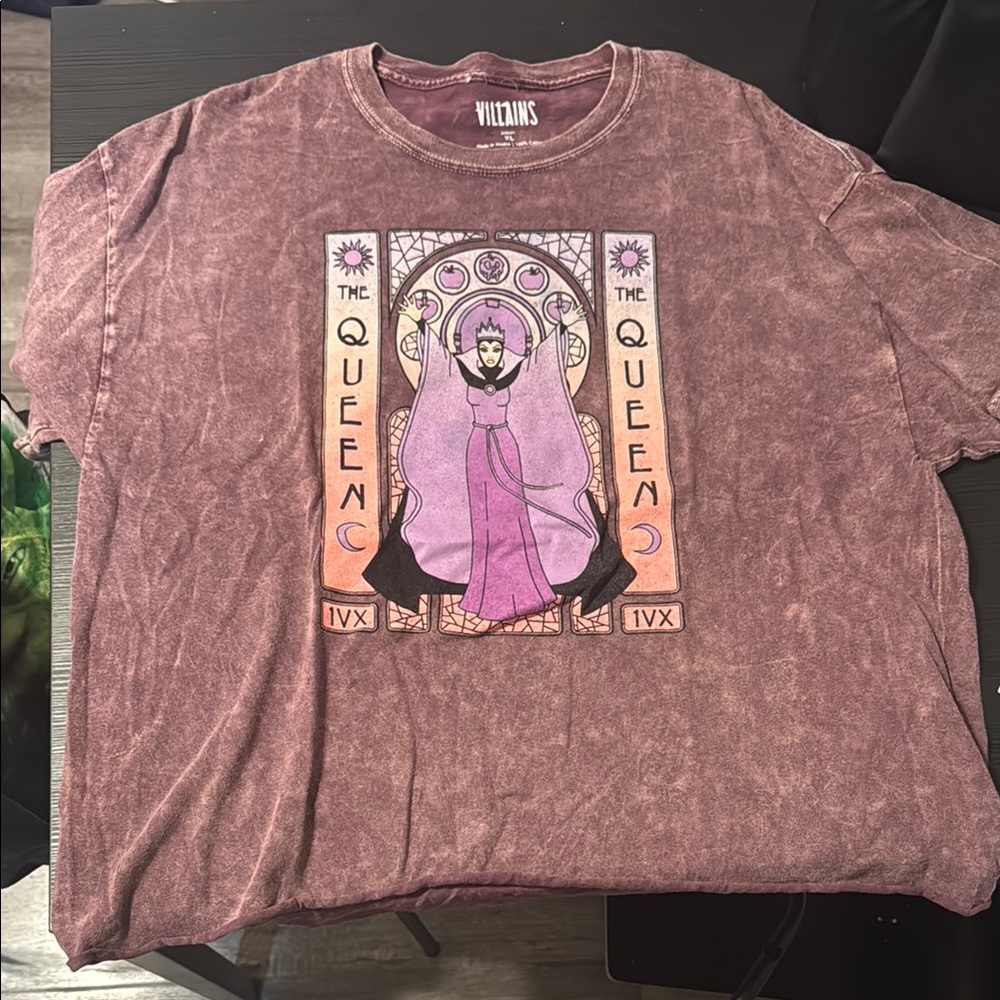 Villains Graphic T-Shirt in Purple